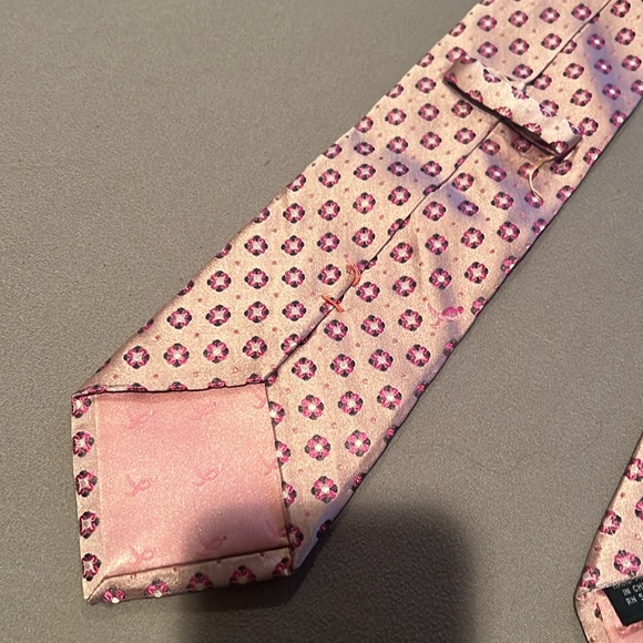 Susan B Komen tie - Picture 4 of 4